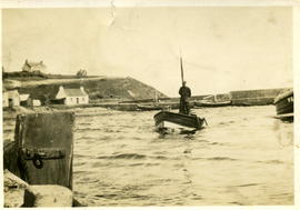 Small boat entering Harbour